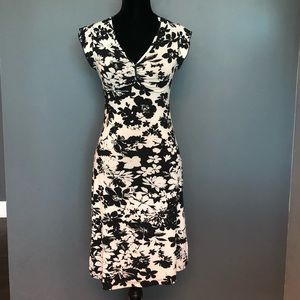 FOREVER 21 Floral V-Neck Dress